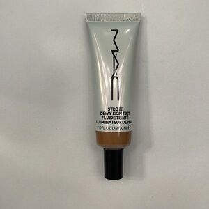 MAC Strobe Dewy Skin Tint - Medium 3